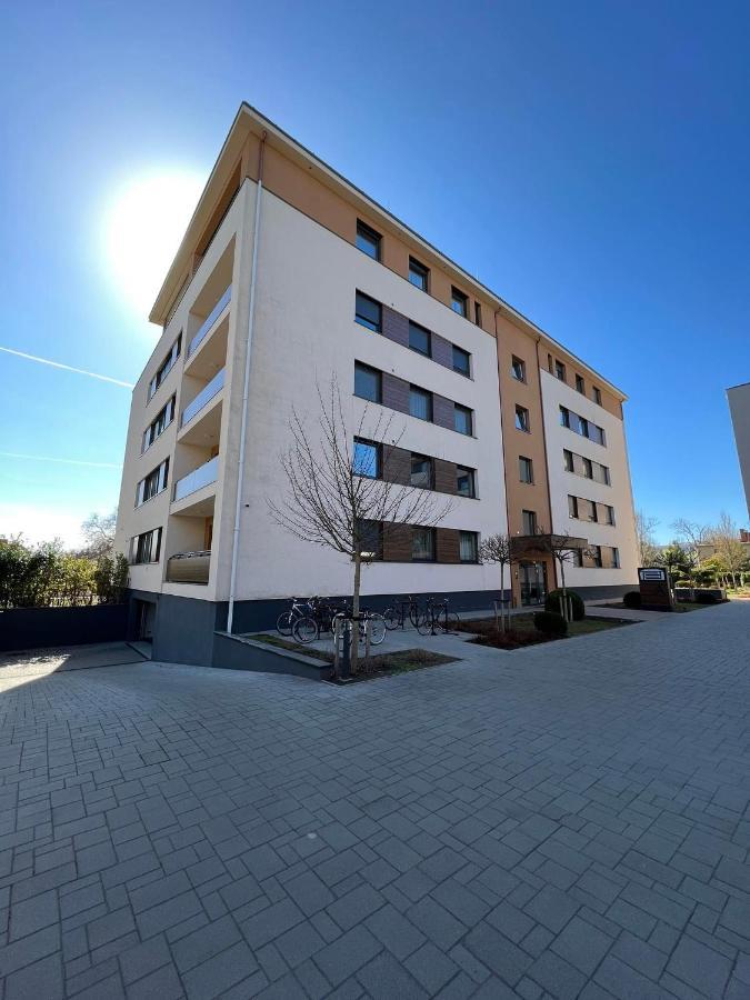 דירות דברצן Big Forest Apartman מראה חיצוני תמונה