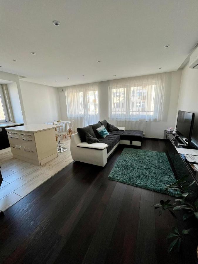 דירות דברצן Big Forest Apartman מראה חיצוני תמונה