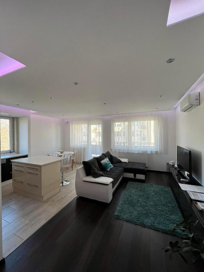דירות דברצן Big Forest Apartman מראה חיצוני תמונה
